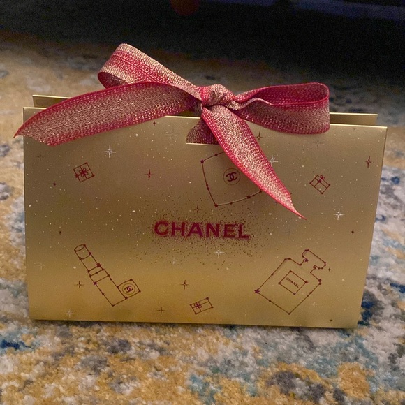 Chanel Makeup Gift Set - Picture 4 of 13